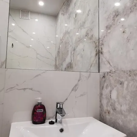 Apartment Flou 81, Parking & 700m Plaza *