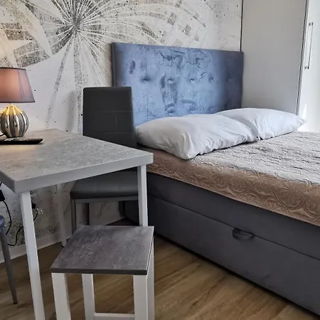Flou 81, Parking & 700m Plaza Apartment